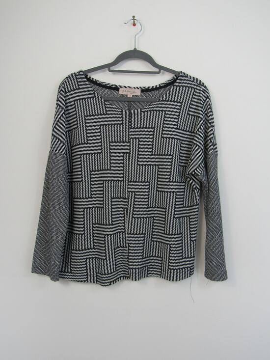 Philosophy Tops - Philosophy Medium Black & White Geometric Long Sleeve Top Basket Weave Maze